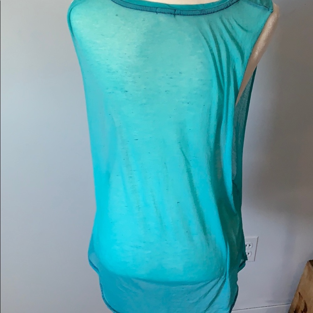 Size large tank - Picture 3 of 3